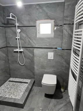 BRASADAS vinde casa noua la cheie in zona Titulescu.