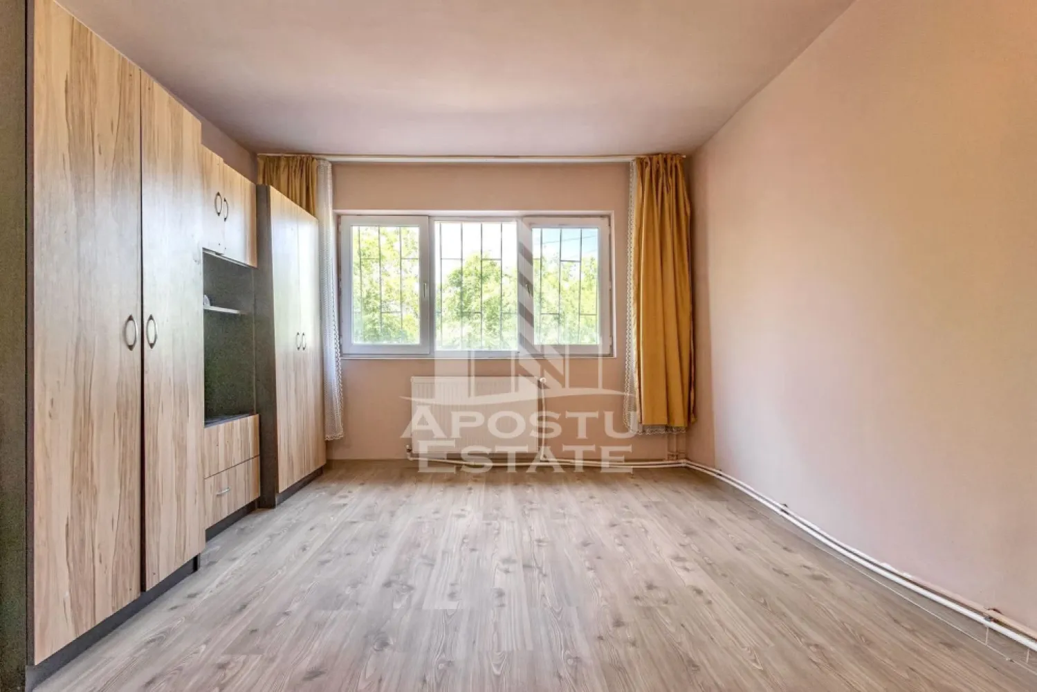 Garsoniera de vanzare la parter, zona UMT, Timisoara - Agentia imobiliara APOSTU ESTATE va propune spre vanzare o garsoniera recent renovata situata in judetul Timis, Timisoara, zona UMT.
Garsoniera este situata la parter si are o suprafata de 16 mp utili.
Compartimentare:
- Chicineta
- Dormitor
- Baie cu dus
Confortul termic este realizat prin intermediul termoficarii.
Agentia imobiliara Apostu Estate va ofera consultanta bancara gratuita prin intermediul colaboratorilor nostri pentru alegerea celui mai potrivit tip de credit, astfel incat tu sa devi noul proprietar al acestui apartament.
Va asteptam cu drag la o vizionare chiar si astazi!
ID intern: CP3198049.