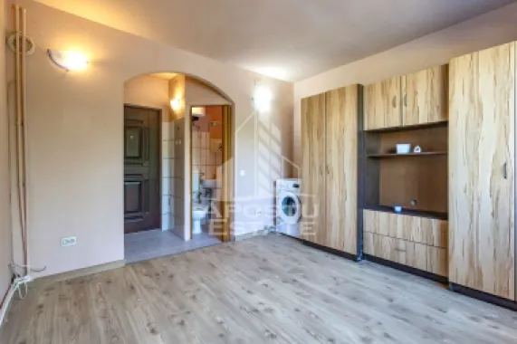 Garsoniera de vanzare la parter, zona UMT, Timisoara