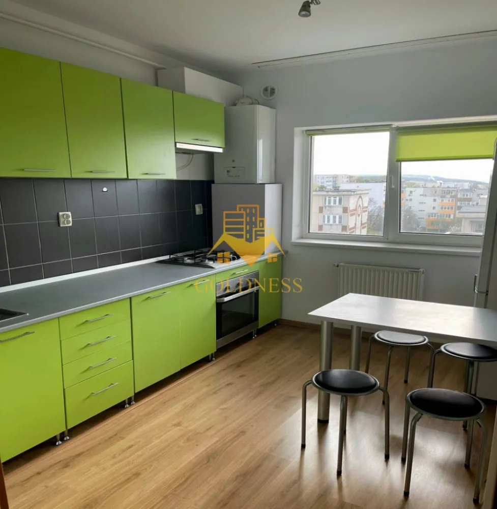 1 camera 50mp, Zorilor, UMF, USAMV, UTCN, Observatorului, Centrala - GOLDNESS Imobiliare vă propune spre închiriere un apartament cu 1 camere complet mobilat și utilat, la etajul 5 într-un imobil de 6 etaje, în Cartierul Zorilor.
Se află în apropierea stațiilor de transport în comun, magazine, restaurante, spații verzi, farmacii, etc. 

Apartamentul este compartimentat astfel:
 - camera cu canapea extensibilă 
 - bucătărie complet utilată și mobilată, loc de servit masa 
 - baie cu cada, calorifer port prosop și dulap pentru depozitare.
 - balcon 5mp.
 - dressing separat

5-10 minute de mers pe jos pana la UMF/USAMV

Imobilul este dotat cu toate cele necesare- centrală proprie, frigider, aragaz, hotă, mașină de spălat haine, etc. 

Dacă sunteți interesați de acest apartament și doriți să îl vizionați, dar și pentru alte oferte nu ezitați să ne contactați telefonic sau prin e-mail. Vă stăm la dispoziție!
Pentru intermediere se percepe un comision de 50% din prețul chiriei!