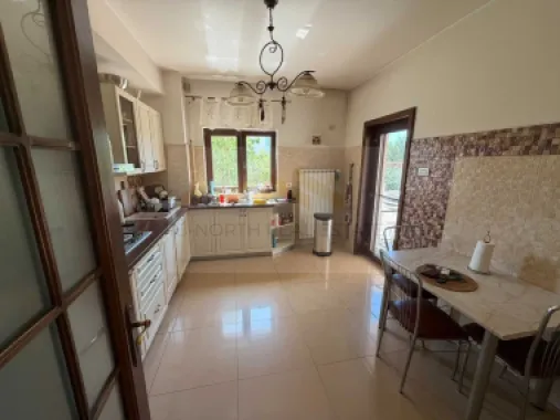Casă / Vilă de închiriat | Comuna Berceni | 350 mp utili | Curte 400 mp
