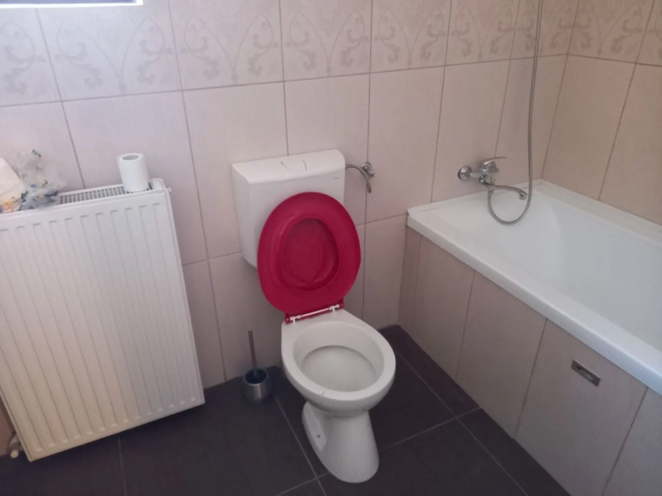 BRASADAS vinde casa in zona TITULESCU cu 5 camere si teren 350mp