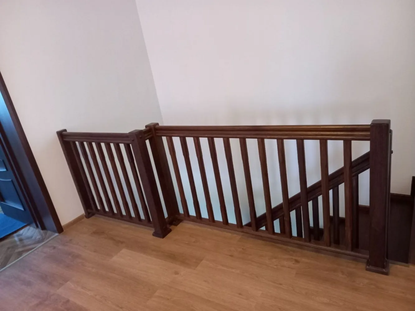 BRASADAS vinde casa in zona TITULESCU cu 5 camere si teren 350mp