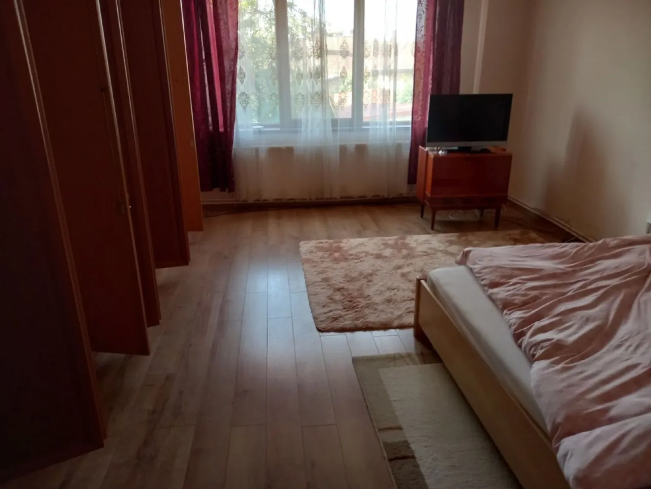 BRASADAS vinde casa in zona TITULESCU cu 5 camere si teren 350mp