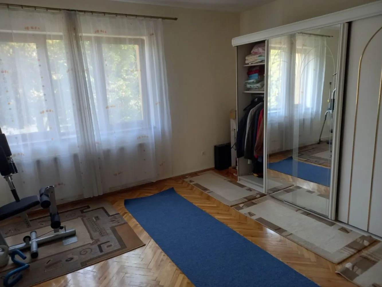 BRASADAS vinde casa in zona TITULESCU cu 5 camere si teren 350mp
