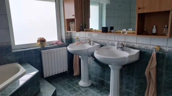 BRASADAS vinde casa in zona Careiului.