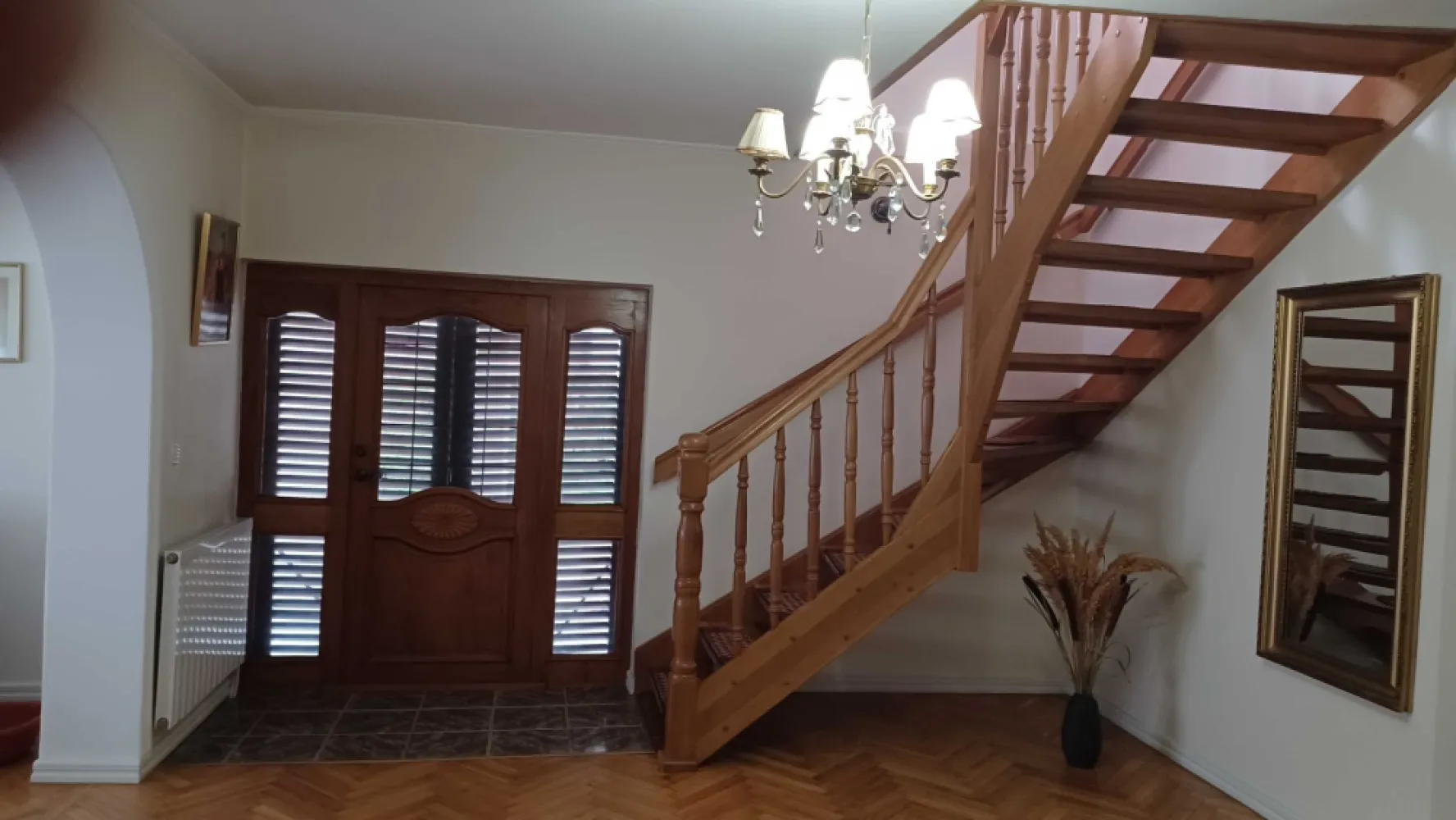 BRASADAS vinde casa in zona Careiului. - Agenția imobiliara BRASADAS vinde casa in zona Careiului. Cladirea nr.1 Str.Carei Nr.106 Constructie deosebita an 2000 4 dormitoare 2 bai 2 balcoane 1 bucatarie 1 camera de zi 1 camera primire oaspeti 1 loc de luat masa 1 terasa 1 spalatorie 1 debara pentru alimente 1 sauna 1 Centrala pe gaz 260m2 Cladirea nr.2 3 camere 1 bucatarie 1 baie 1 centrala pe gaz 1 terasa 60 m2 1 garaj Teren aferent 2000m2 Pomi fructiferi 60buc. Www.brasadas.com. }}