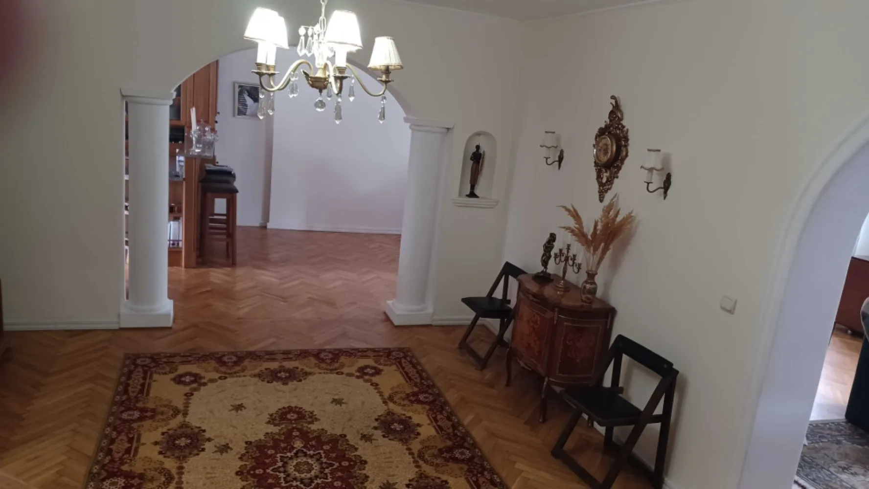 BRASADAS vinde casa in zona Careiului.