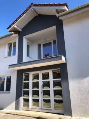 BRASADAS vinde casa în zona Micro 17 teren 9.5 ari 240mp.