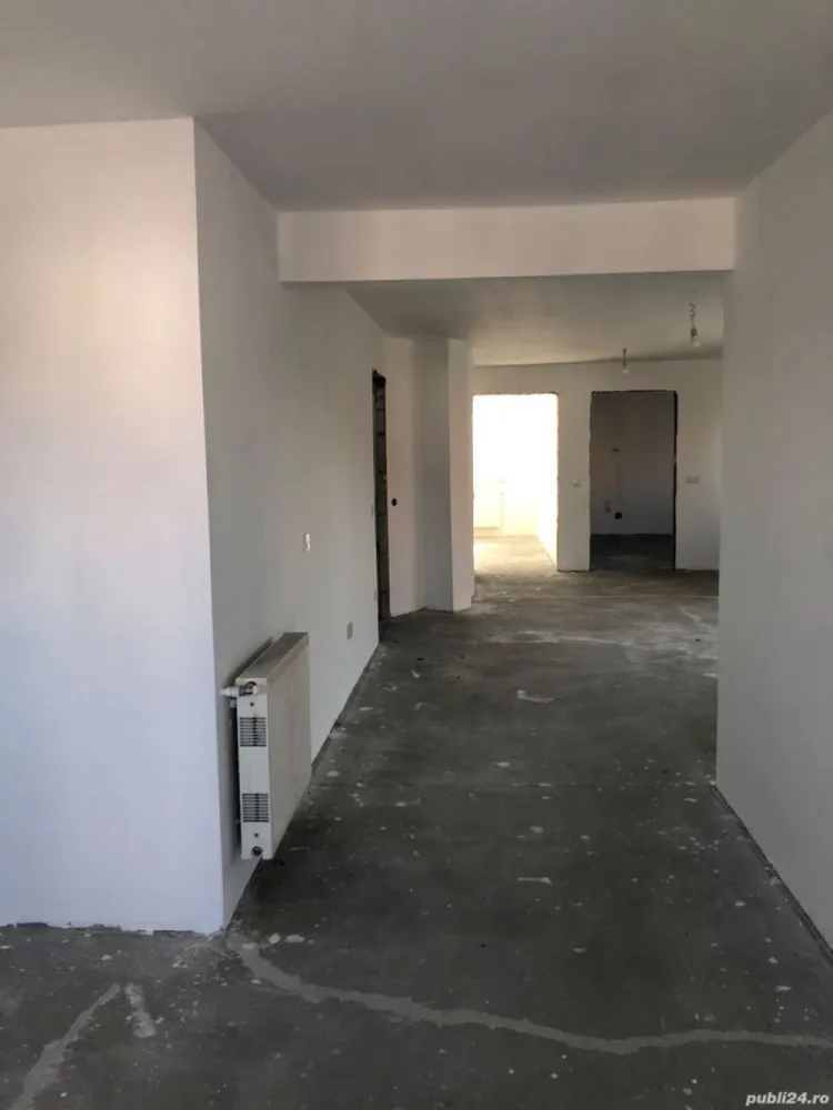 BRASADAS vinde casa în zona Micro 17 teren 9.5 ari 240mp.