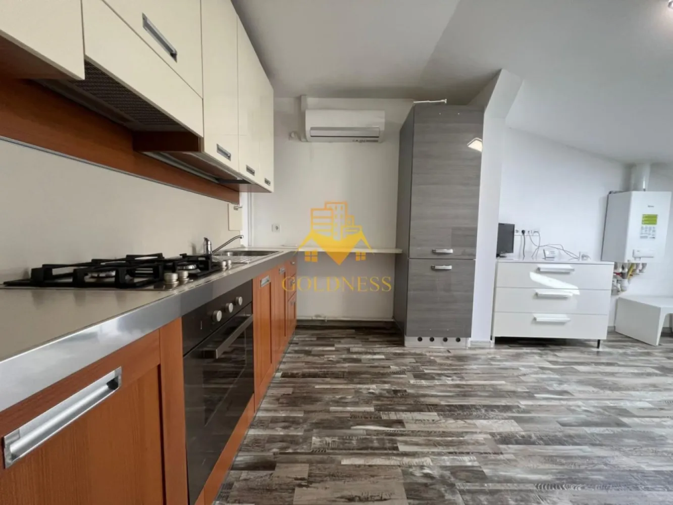 3 camere open space, modern, Gheorgheni, Zona FSEGA, Iulius Mall, AC - GOLDNESS Imobiliare vă propune spre închiriere un apartament cu 3 camere open-space complet mobilat și utilat, la etajul 4 într-un imobil de 4 etaje, în Cartierul Gheorgheni, la 5 minute de FSEGA.
Posibilitate de parcare in zona la liber!
Se află în apropierea stațiilor de transport în comun, magazine, restaurante, spații verzi, farmacii, etc. 

Apartamentul este compartimentat astfel:
 - 2 dormitoare cu paturi matrimoniale, dressing, noptiere, birouri
 - living cu bucatarie open space complet utilată, canapea extensibila, loc de servit masa 
 - baie cu cabina de dus, calorifer port prosop și dulap pentru depozitare.

Imobilul este dotat cu toate cele necesare- centrală proprie, mașină de spălat haine, aer conditionat, frigider, plită electrică, hotă, etc. 
Dacă sunteți interesați de acest apartament și doriți să îl vizionați, dar și pentru alte oferte nu ezitați să ne contactați telefonic sau prin e-mail. Vă stăm la dispoziție!

Pentru intermediere se percepe un comision de 50% din prețul chiriei!