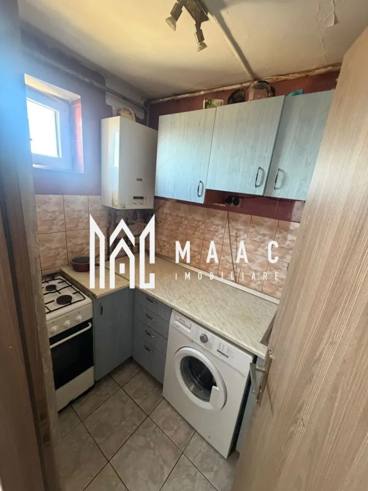 Apartament 1 Camera I Decomandat I Cisnadie - Va propunem spre vanzare o garsoniera decomandata situata la etajul 4 din 4 al unui imobil din Cisnadie. Proprietatea reprezintă o oportunitate excelentă atât pentru locuire, cât și pentru investiție, oferind un echilibru ideal între confortul urban și accesibilitate. Garsoniera beneficiază de o compartimentare practică, cu spații bine proporționate și funcționale, fiind ușor de amenajat conform nevoilor viitorului proprietar. Localizarea este unul dintre principalele avantaje ale proprietății: oferă acces rapid către centrul orașului, precum și către principalele artere de circulație. În proximitate se regăsesc magazine, mijloace de transport, servicii și alte facilități esențiale pentru viața de zi cu zi. Această proprietate este ideală pentru cei care își doresc o locuință modernă într-o zonă bine conectată sau pentru investitori care caută un apartament cu potențial ridicat de închiriere. Avantaze: aer conditionat Disponibil imediat Se poate prelua cun chiriasi Pentru informati si vizionari: ID: CP2918549 }}