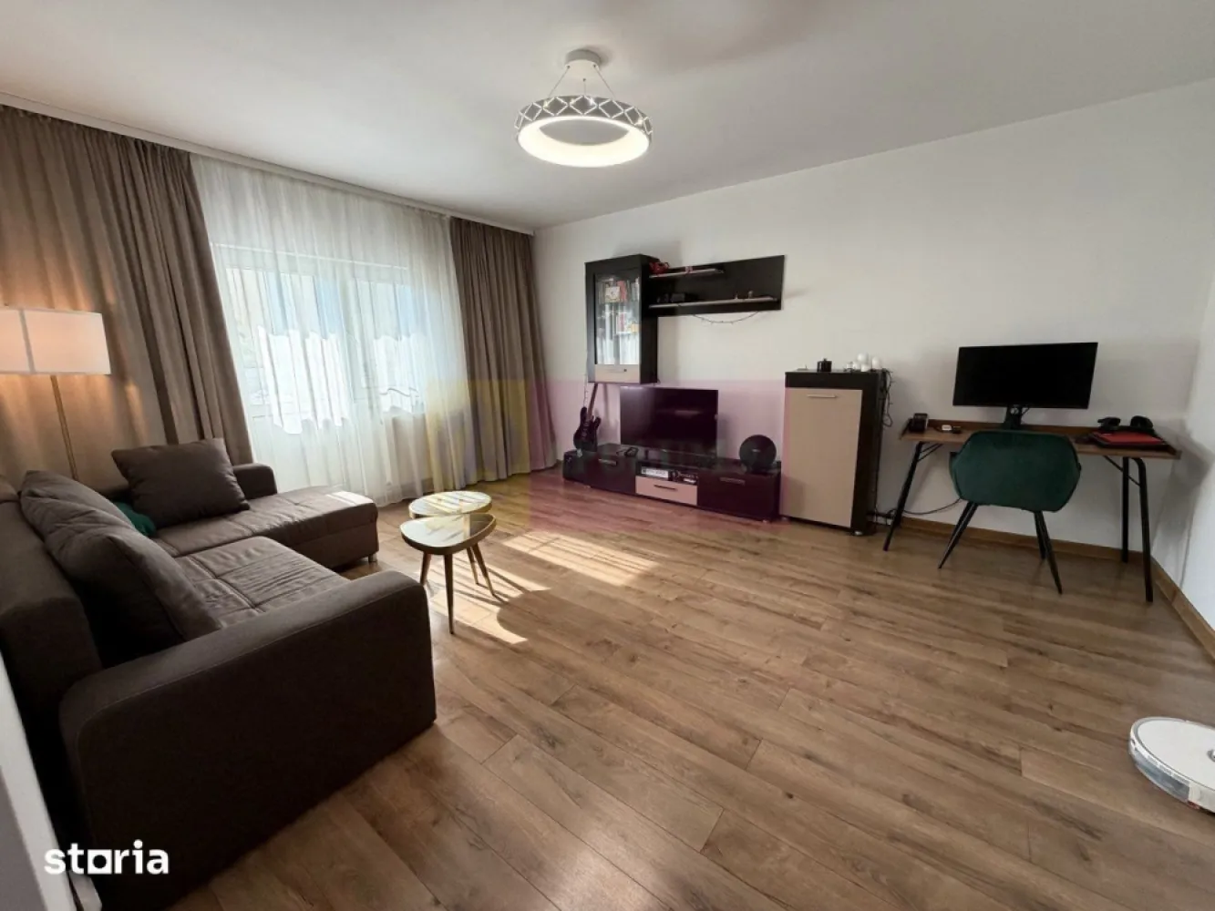 Vanzare apartament 2 camere, Goga-Anastasie Panu - Va oferim spre vanzare apartament 2 camere pe strada Anastasie Panu (Sector 3), in imediata apropiere de bvd. Unirii, Octavian Goga, bloc 1988, decomandat, reabilitat termic, ultima renovare in 2020. Se vinde cum il vedeti in poze, cu toata mobila aferenta. Este complet dotat si echipat (vedeti detaliile mai jos). Termoficare RADET. Intretinere lunara 250-300 RON media pe ultimele 3 luni (la 2 persoane). Suprafata utila 56.7mp + Balcon 4.6mp = Suprafata utila 65mp. Etaj 3/8 Orientare Vest- Aer conditionat- Masina spalat vase- Masina spalat rufe- Debara- Camara- Spatii de depozitare- Dressing- Balcon inchis.
Pentru vizionari si detalii contactati agentul Dona Camelia 0733683461.