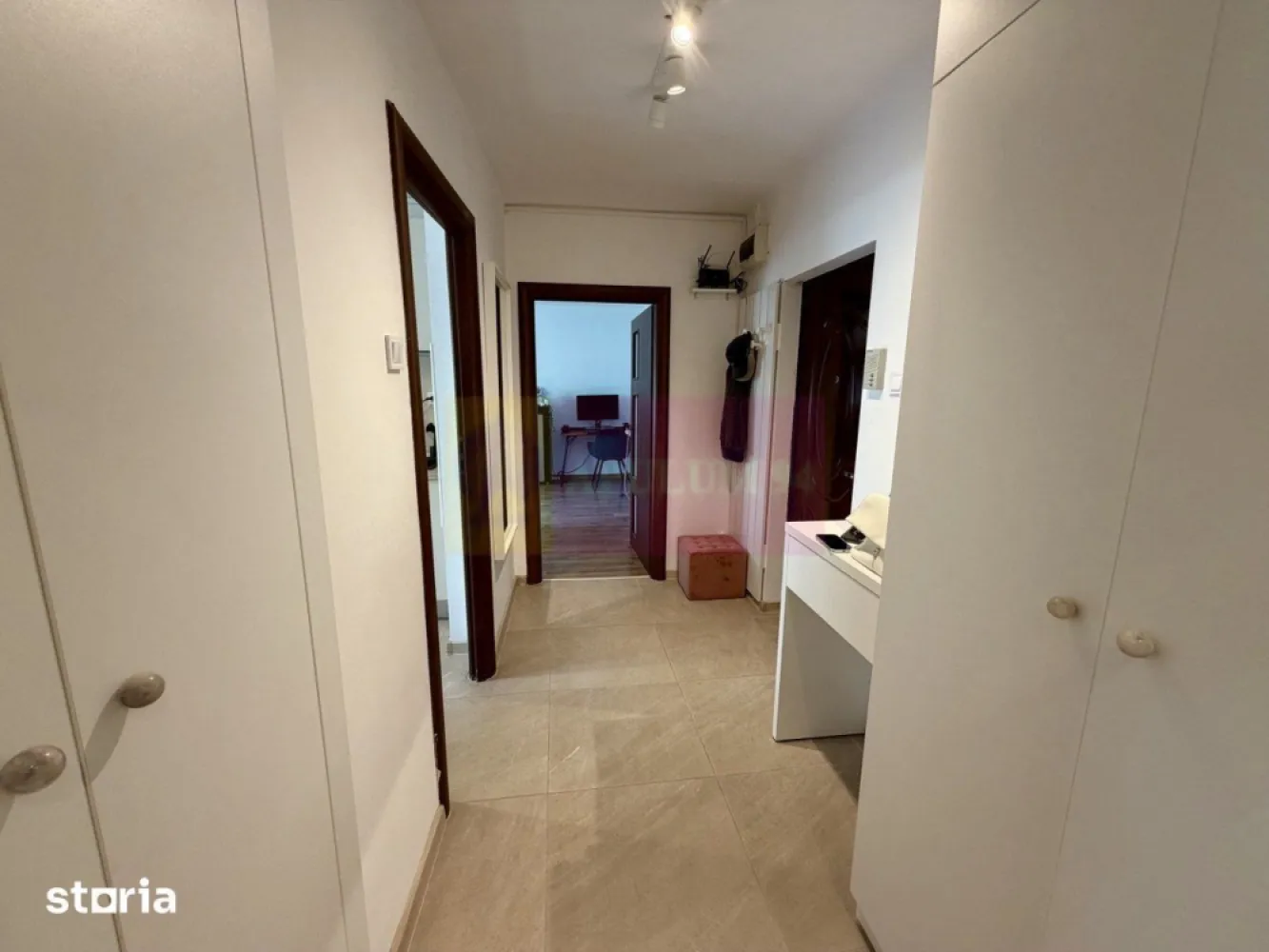 Vanzare apartament 2 camere, Goga-Anastasie Panu - Va oferim spre vanzare apartament 2 camere pe strada Anastasie Panu (Sector 3), in imediata apropiere de bvd. Unirii, Octavian Goga, bloc 1988, decomandat, reabilitat termic, ultima renovare in 2020. Se vinde cum il vedeti in poze, cu toata mobila aferenta. Este complet dotat si echipat (vedeti detaliile mai jos). Termoficare RADET. Intretinere lunara 250-300 RON media pe ultimele 3 luni (la 2 persoane). Suprafata utila 56.7mp + Balcon 4.6mp = Suprafata utila 65mp. Etaj 3/8 Orientare Vest- Aer conditionat- Masina spalat vase- Masina spalat rufe- Debara- Camara- Spatii de depozitare- Dressing- Balcon inchis.
Pentru vizionari si detalii contactati agentul Dona Camelia 0733683461.