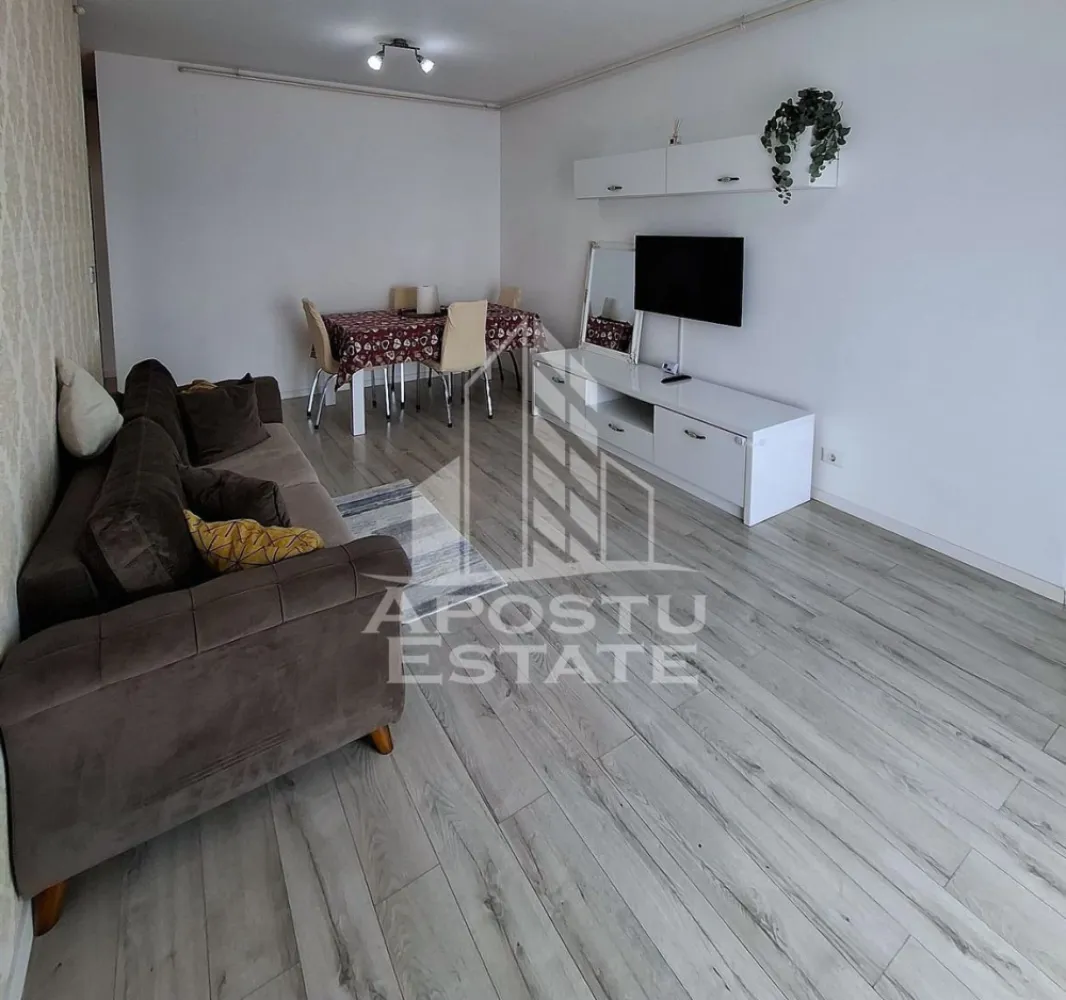 Apartament 2 camere, 52 mp utili. Loc de parcare - Apostu Estate va propune spre inchiriere un apartament cu 2 camere, situat la etajul 4, intr-o zona excelenta, in apropiere de Afi, Stadionul Francisc von Neuman si statiile de mijloace de transport in comun, oferind acces rapid catre principalele puncte de interes ale orasului.

Cu o suprafata utila de 52 mp, locuinta este compartimentata eficient si dispune de 1 dormitor confortabil, 1 living luminos, 1 bucatarie separata si 1 baie dotata cu cada, oferind un ambient placut si functional.

Apartamentul se inchiriaza complet mobilat si utilat, fiind pregatit pentru mutare imediata, astfel incat viitorii chiriasi sa beneficieze de tot confortul necesar inca din prima zi. 
In plus, proprietatea dispune si de loc de parcare, un avantaj important pentru confortul zilnic.

Datorita amplasarii excelente si facilitatilor oferite, aceasta proprietate este ideala pentru persoane active, cupluri sau familii care isi doresc o locuinta moderna, practica si bine pozitionata.

Apartamentul se inchiriaza pe termen lung. Pentru mai multe informatii si programarea unei vizionari, echipa Apostu Estate va sta la dispozitie.
ID: CP3198072
