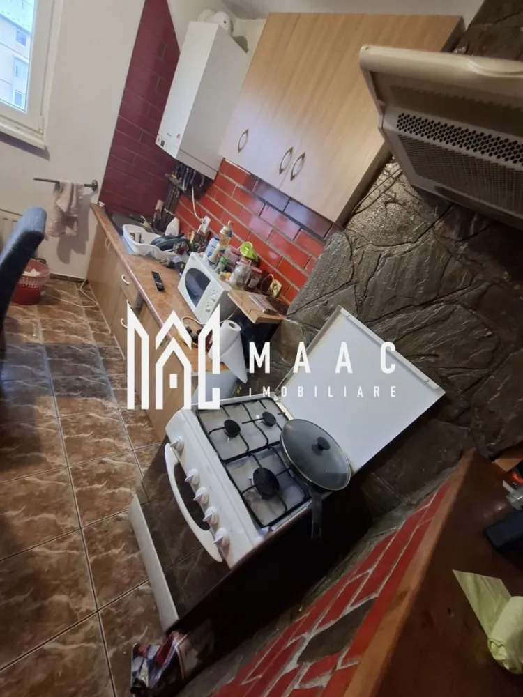 Apartament 2 Camere I Decomandat I Balcon I Terezian - Se oferă spre vânzare un apartament tip mansardă, situat în cartierul Terezian, la etajul 5 din 5 (fără lift), cu o suprafață utilă de 54 mp. Proprietatea reprezintă o alegere excelentă atât pentru locuit, cât și pentru investiție, datorită poziționării și compartimentării eficiente. Localizare și avantaje zonă: la aproximativ 12 minute de mers pe jos până în Centrul Istoric Sibiu școli, grădinițe și parcuri în imediata apropiere magazine, supermarketuri și Profi non-stop la câteva minute acces facil la transport public și centre comerciale zonă liniștită, bine cotată Detalii proprietate: tip: apartament mansardă etaj: 5 / 5 (fără lift) suprafață utilă: 54 mp compartimentare practică și funcțională spații luminoase, bine aerisite vedere panoramică frumoasă spre munți Beneficii: ideal pentru cuplu sau persoană singură potrivit pentru investiție în vederea închirierii poziționare excelentă, aproape de centru atmosferă liniștită și confortabilă Apartamentul oferă un echilibru foarte bun între accesibilitate, confort și potențial investițional. Pentru informati si vizionari: ID: CP2932006 }}