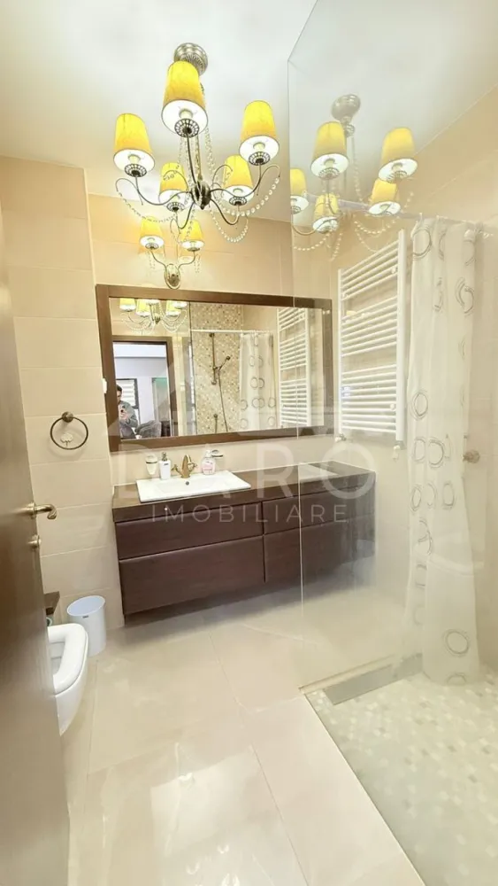 🏡 Apartament de lux de închiriat – Acta Residence | 600 €/lună | Parc - 🏡 Apartament de lux de închiriat – Acta Residence | 600 €/lună | Parcare + Boxă incluse Se oferă spre închiriere un apartament modern cu 2 camere, situat în complexul Acta Residence, pe strada Livezeni, la etajul 5, cu o priveliște superbă către Shopping City Mall. 📅 Disponibil pentru închiriere pe termen lung 💶 Preț: 600 €/lună 🚗 Loc de parcare + boxă de depozitare incluse în pret Compartimentare: ✔ Living open space cu bucătărie modernă și insulă ✔ Dormitor luminos ✔ Baie cu duș ✔ Hol ✔ Terasă generoasă de 12 mp, cu acces din living Dotări: ✔ Complet mobilat și utilat ✔ Mașină de spălat rufe ✔ Frigider ✔ Cuptor electric + plită electrică ✔ Cuptor cu microunde ✔ Centrală termică proprie ✔ Geamuri termopan Avantaje locație: 📍 Complex rezidențial nou și modern 📍 La câteva minute de Shopping City 📍 Aproape de Kaufland, Lidl 📍 În apropiere de parcuri și zone verzi 📍 Sală de fitness în zonă 📍 Acces rapid la mijloace de transport și alte facilități 💎 Apartament premium, ideal pentru persoane serioase care își doresc confort, liniște și un stil de viață modern. 🤝 Proprietate promovată prin DARO Imobiliare 💳 Te gândești să îți cumperi propria locuință în viitor? Prin Kiwi Finance beneficiezi de: ✔ analiză GRATUITĂ a eligibilității ✔ oferte de la peste 12 bănci ✔ negocierea dobânzii în favoarea ta ✔ suport complet până la semnare 📞 Detalii și vizionări: Coman Maria – DARO Imobiliare & Kiwi Finance 📱 0749 535 729 🔑 DARO Imobiliare – găsim locuința potrivită. 💳 Kiwi Finance – obținem creditul pentru a o cumpăra. }}