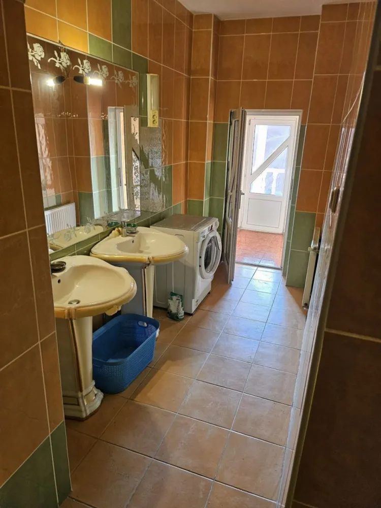 BRASADAS vinde casa individuala zona DARA cu 5 cam si teren 4ari.