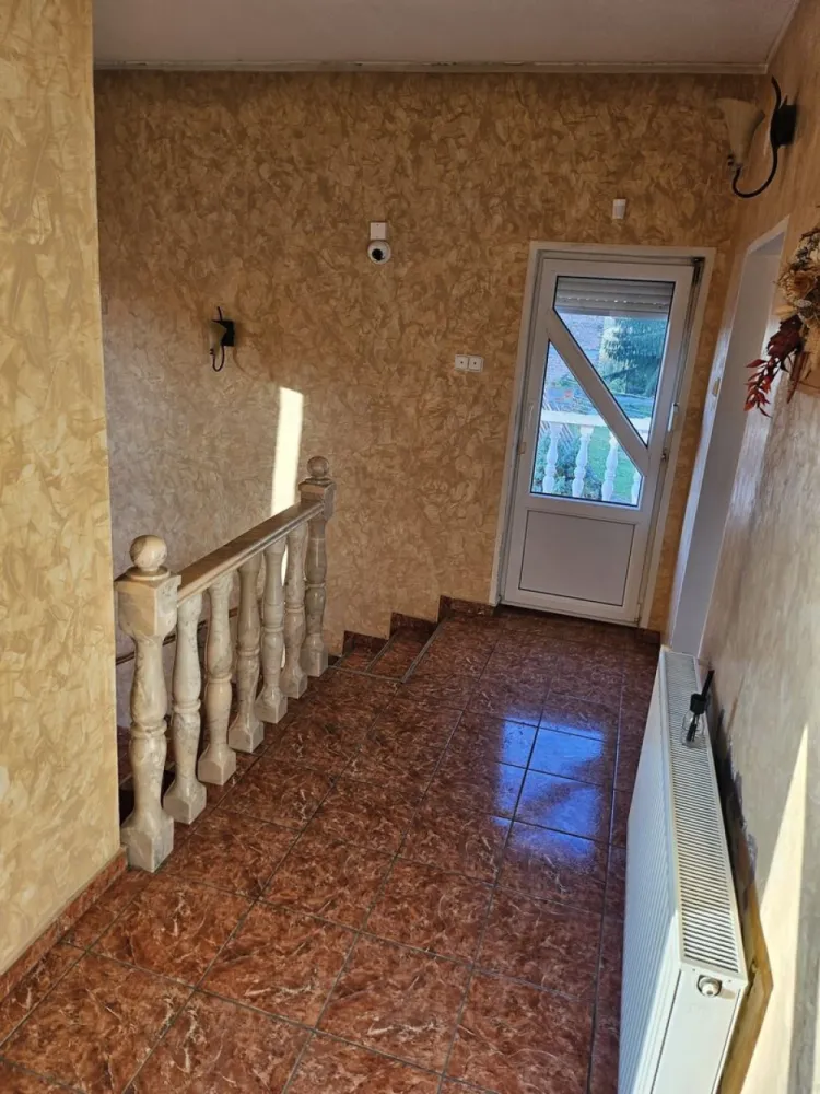 BRASADAS vinde casa individuala zona DARA cu 5 cam si teren 4ari.