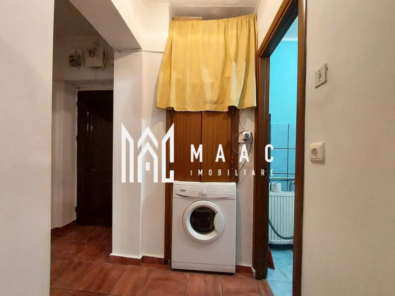 Apartament 3 Camere | 47MPU | Cisnadie - MAAC Imobiliare vă oferă spre vânzare un apartament luminos și bine compartimentat, situat la etajul 4, în orașul Cisnădie.

Caracteristici principale:

Compartimentare: 2 camere, o sufragerie, o bucătărie funcțională, o baie, balcon
Îmbunătățiri: ferestre termopan, izolație termică, centrală proprie pe gaz, acoperișul blocului renovat recent
Utilități complete: racordare la toate utilitățile
Acest apartament reprezintă o opțiune excelentă pentru locuință sau pentru investiție, oferind confort și eficiență într-o zonă liniștită cu magazine si scoli in apropiere.

Pentru detalii și programarea unei vizionări, vă rugăm să ne contactați specificand ID:CP2283376