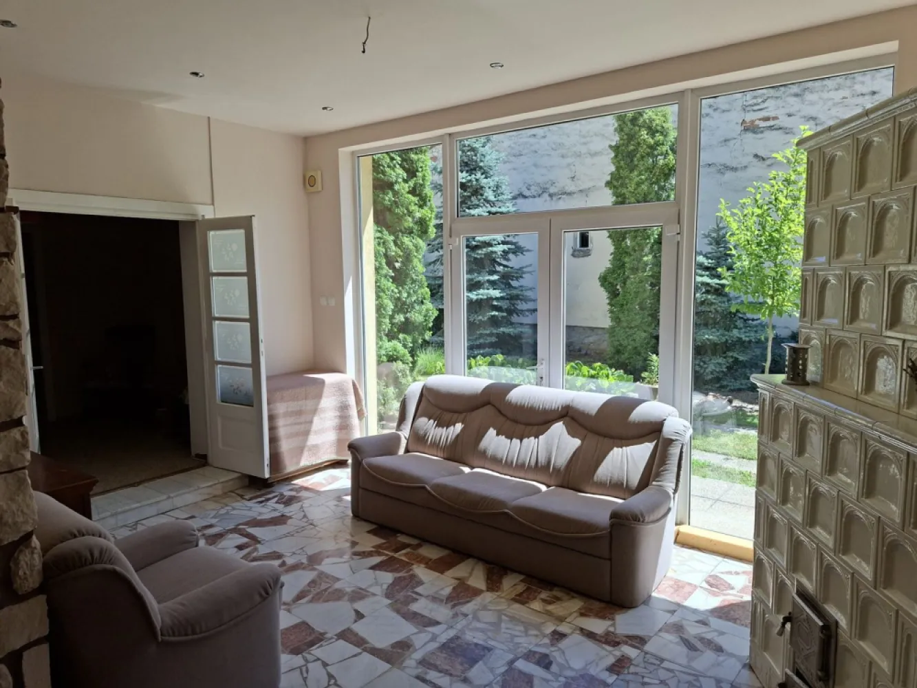 BRASADAS vinde casa P+M 6 cam 227mp teren 11 ari in 14 Mai.