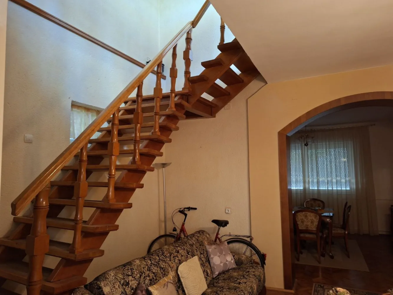 BRASADAS vinde casa P+M 6 cam 227mp teren 11 ari in 14 Mai.