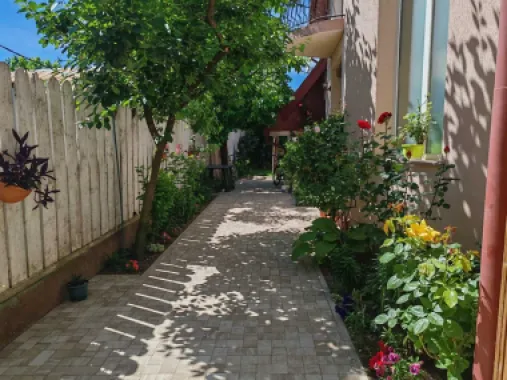 BRASADAS vinde casa 6 cam în zona Titulescu.