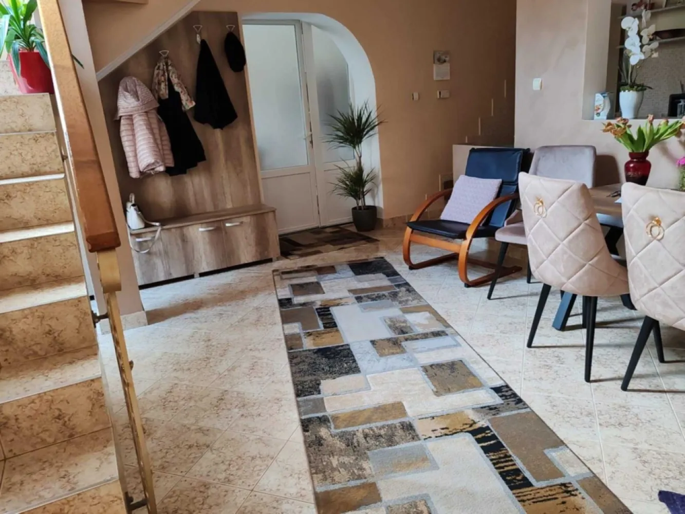 BRASADAS vinde casa 6 cam în zona Titulescu.