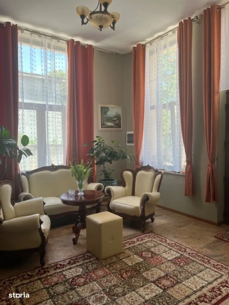 BRASADAS vinde casa cu 3 dormitoare in zona Titulescu. - Agentia Imobiliara BRASADAS vinde casă cu arhitectură deosebită in zona Titulescu. Are o suprafață de 200 mp utili iar suprafața terenului este de 622mp. Casă tip evreiesc, înaltime interior 3,35m, pod înalt, renovată in 2022. Intrarea principală se face printr-un hol de intrare generos din care se intra in bucatarie si spre camere. Casa are 3 dormitoare, 3 băi- una cu vană, una cu duș și una de serviciu, living, dining, bucătarie cu o mica terasa, beci mare din cărămidă, de 45 m2, format din 3 incaperi cu intrare din exterior. 2 garaje in structura acoperita, vara una dintre parti se poate utiliza ca terasa acoperita. Intrare in curte cu masina. Se accepta schimb cu o casă mai mică, in aceeași zona. www.brasadas.com. }}