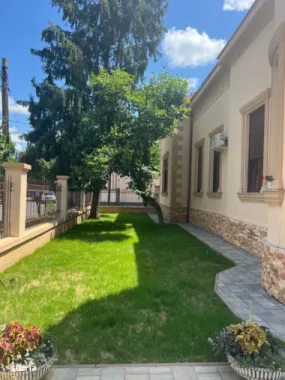 BRASADAS vinde casa cu 3 dormitoare in zona Titulescu.
