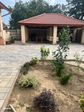 BRASADAS vinde casa cu 3 dormitoare in zona Titulescu.