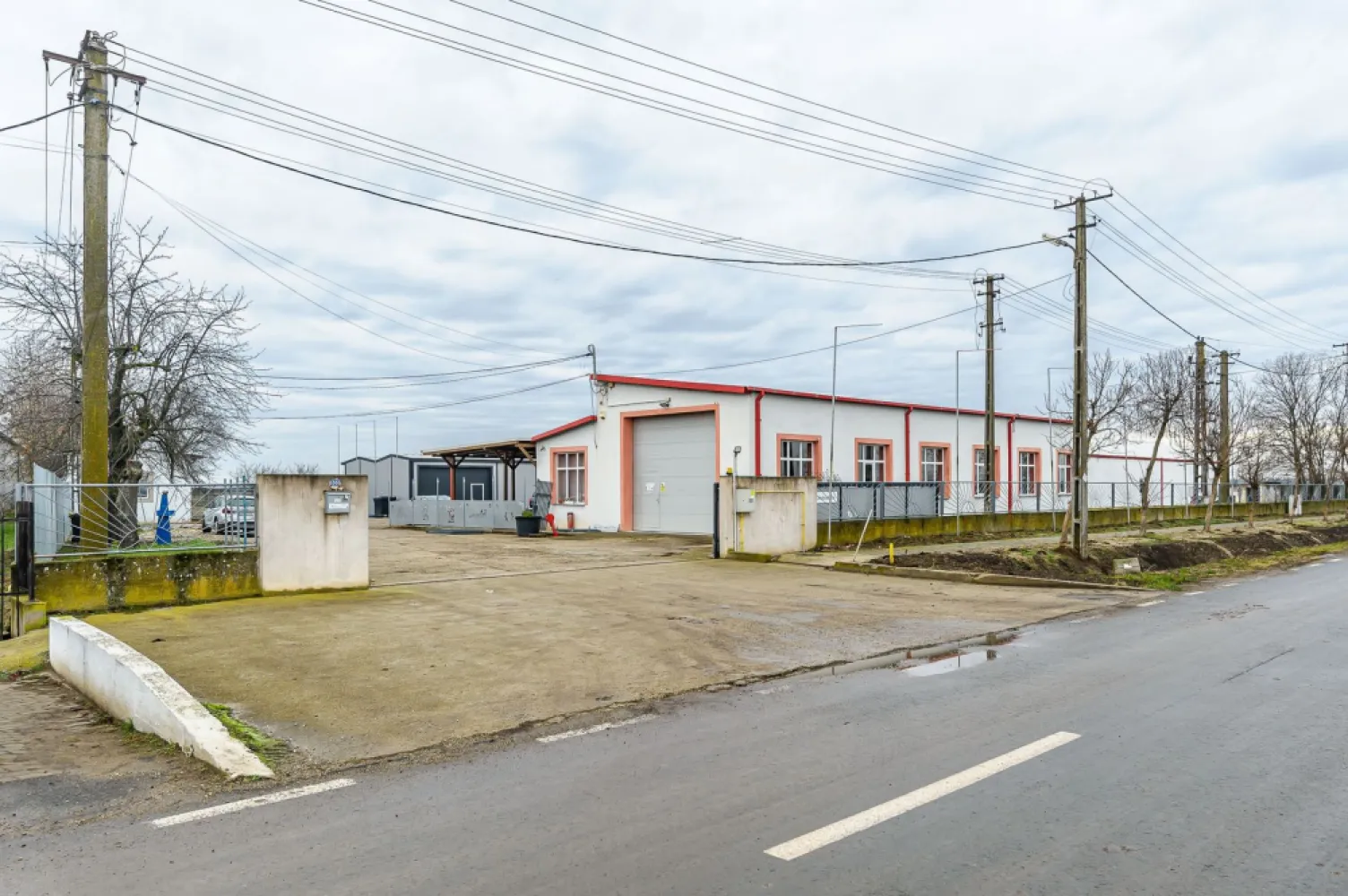 Hale depozitare/producție 2.000 mp si 10.000 mp teren în Pecica