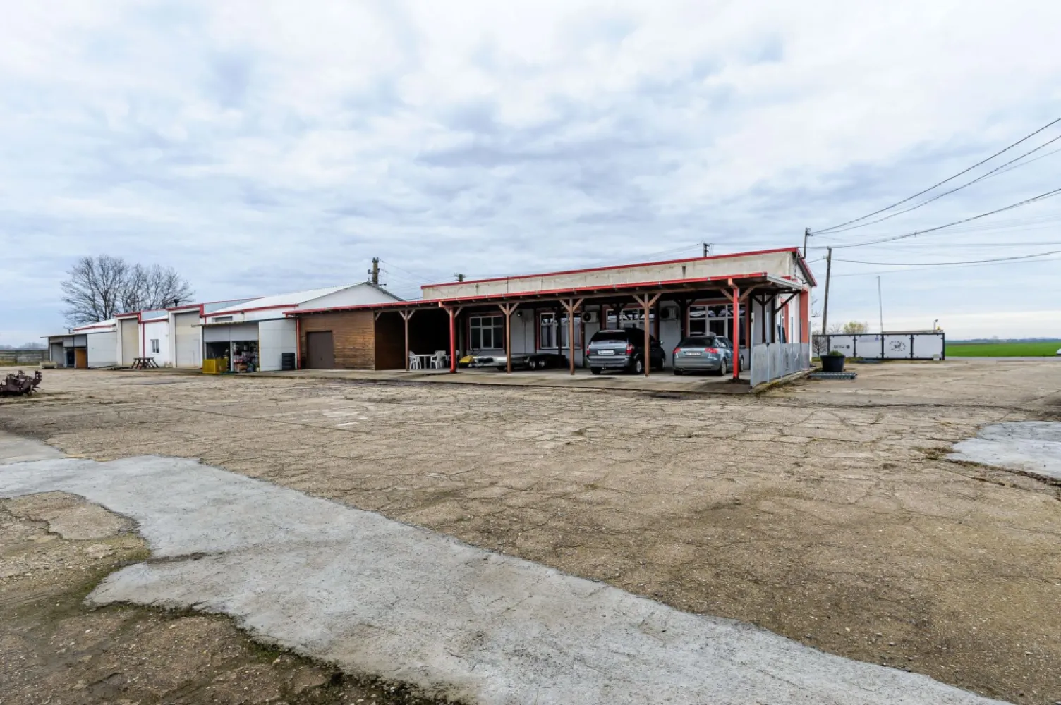 Hale depozitare/producție 2.000 mp si 10.000 mp teren în Pecica