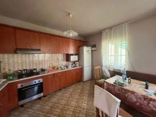 BRASADAS vinde casa cu 3 camere in zona ultracentrala.