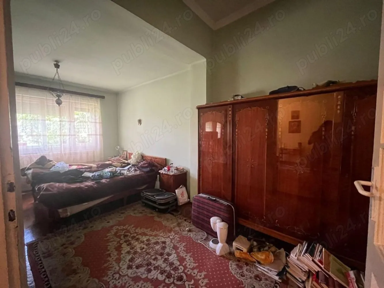 BRASADAS vinde casa cu 3 camere in zona ultracentrala. - Agenția imobiliara BRASADAS vinde casa, zona ultracentrala, 342 metri patrati, 3 camere, hol spatios, baie, bucatarie, incalzire sistem centralizat, curte cu garaj. Www.brasadas.com. }}