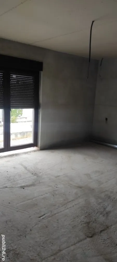 BRASADAS vinde casa in zona Drexlmaier. - Agentia Imobiliara BRASADAS vinde casa cu etaj 198 mp semifinisata cu 3 camere, living, 2 bai , bucătărie, beci, și anexa o casa cu 2 camere bucătărie și baie + garaj. Suprafață teren 5.5 ari, in zona foarte buna și linistita. Www.brasadas.com }}