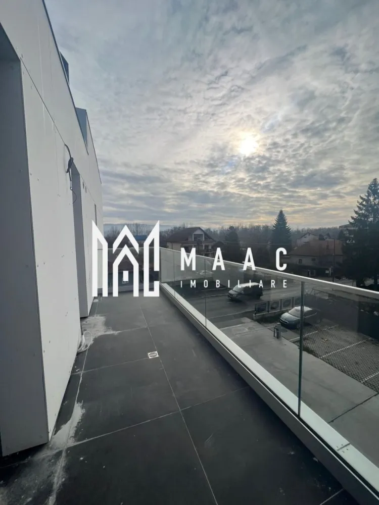 Studio | Dem Radulescu- Ostroveni | Bloc intabulat - MAAC Imobiliare vă propune spre vânzare un studio modern, situat în zona foarte căutată Dem Rădulescu – Ostroveni, în Râmnicu Vâlcea. Proprietatea se află la etajul 2 al unui bloc intabulat, oferind confort și acces rapid la toate punctele de interes din zonă. Suprafață construită: 50 m² Compartimentare practică și bine gândită: * Cameră spațioasă și luminoasă * Bucătărie separată * Grup sanitar * Terasă ideală pentru relaxare Studioul se vinde finisat, iar predarea se face imediat, cu posibilitatea ca viitorul proprietar să personalizeze spațiul după propriile preferințe. Loc de parcare exterior inclus în preț, înscris în actul de proprietate – un avantaj important pentru zonă. Achiziția se poate face prin orice modalitate de plată, ceea ce face această ofertă potrivită pentru locuire sau investiție. Un studio cochet, într-o zonă în plină dezvoltare – o oportunitate excelentă oferită de MAAC Imobiliare. Pentru detalii suplimentare sau programarea unei vizionări, vă stăm cu drag la dispoziție! id: CP2851671 }}