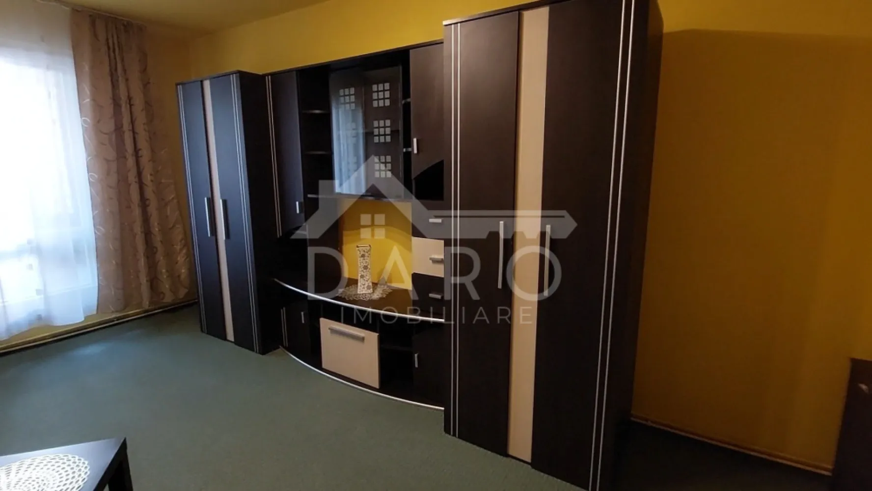 🏡 Apartament 2 camere de vânzare – Zona Fortuna | Etaj 2 | 98.000 € - 🏡 Apartament 2 camere de vânzare – Zona Fortuna | Etaj 2 | 98.000 € Se oferă spre vânzare un apartament cu 2 camere, confort 1, situat la etajul 2, într-un bloc izolat termic, în zona Fortuna, foarte bine conectată la toate facilitățile orașului. 💶 Preț: 98.000 € negociabil Caracteristici principale: ✔ Confort 1 ✔ Apartament de mijloc – costuri reduse la încălzire ✔ Bloc izolat termic ✔ Etaj intermediar (2) – ideal pentru locuire Compartimentare: ✔ Living ✔ Dormitor ✔ Bucătărie ✔ Baie ✔ 2 balcoane: unul închis unul deschis Avantaje locație: 📍 La doar 3 minute de: Stația Fortuna Darina Palas Școala Nr. 20 📍 Aproape de magazine, transport în comun și alte puncte de interes 📍 Zonă foarte căutată, ideală pentru locuit sau investiție 💎 O alegere excelentă pentru cei care caută confort, poziție bună și costuri reduse de întreținere. 🤝 Proprietate promovată prin DARO Imobiliare 💳 Vrei să cumperi prin credit? Prin Kiwi Finance beneficiezi de: ✔ analiză GRATUITĂ a eligibilității ✔ acces la oferte de la peste 12 bănci ✔ negocierea dobânzii în favoarea ta ✔ suport complet până la semnarea contractului 📞 Detalii și vizionări: Coman Maria – DARO Imobiliare & Kiwi Finance 📱 0749 535 729 🔑 DARO Imobiliare – găsim proprietatea potrivită. 💳 Kiwi Finance – obținem creditul pentru a o cumpăra. }}