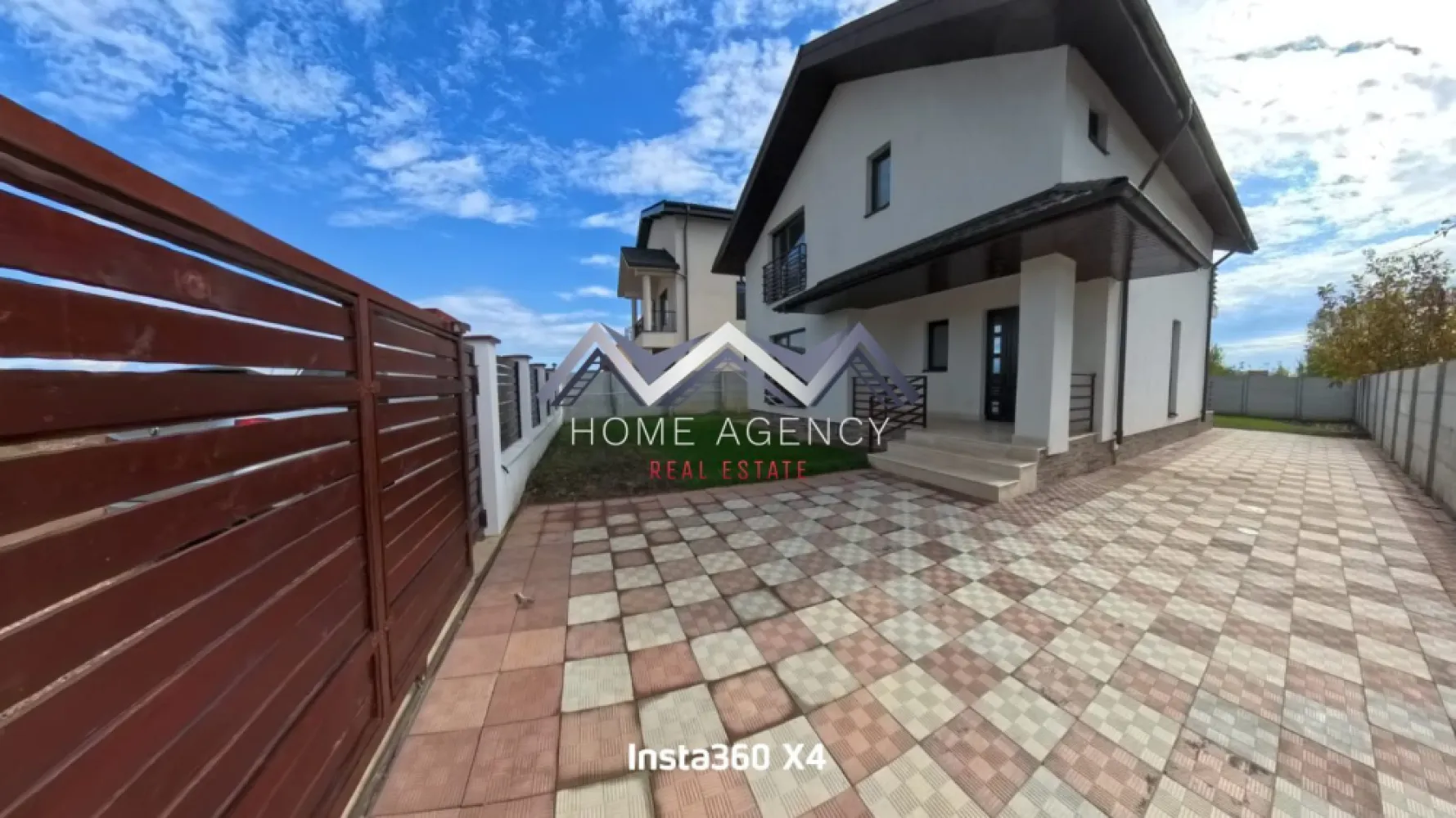 Casă individuală de vânzare Balotești - Vă propunem, spre vânzare, o casă individuală P+1, amplasată în Balotești, într-o zonă liniștită și aerisită, aflată în plină dezvoltare, cu acces facil către DN1, Aeroportul Otopeni și complexul Therme. Proprietatea se remarcă prin compartimentarea practică, camerele spațioase și luminoase, precum și prin calitatea construcției, concepută pentru confortul unei familii moderne. Construită integral din cărămidă, cu izolație exterioară și interioară și acoperiș din tablă, casa dispune de o suprafață utilă de 114 mp și o amprentă la sol de 90 mp, pe un teren de 400 mp. Curtea liberă de aproximativ 320 mp este complet împrejmuită, oferind intimitate și un cadru plăcut pentru relaxare. La parter găsim un living generos, cu ferestre mari ce permit luminii naturale să pătrundă pe tot parcursul zilei și cu acces direct spre grădină. Bucătăria este închisă cu pereți de sticlă, oferind un efect elegant și modern, separând zona de gătit de spațiul de zi fără a diminua luminozitatea. Tot aici regăsim un dormitor spațios, potrivit pentru oaspeți, birou sau cameră de hobby, și o baie mare, cu duș tip walk-in, amenajată modern. Etajul este destinat odihnei, oferind intimitate și confort. Dormitorul matrimonial se remarcă prin dimensiunile generoase, accesul spre balconul propriu, o zonă de dressing și o baie proprie dotată cu cadă. Celelalte două dormitoare sunt luminoase și bine proporționate, deservite de o baie comună, dotată cu duș walk-in. Din holul etajului se face accesul către pod, un spațiu extrem util pentru depozitare suplimentară. Finisajele sunt moderne și de bună calitate: ferestre PVC cu geam tripan pentru izolare termică și fonică, parchet laminat premium, pereți finisați cu vopsea lavabilă, faianță și gresie în tonuri neutre, ușă metalică la intrare și sistem de încălzire cu centrală proprie și calorifere. Casa se vinde nemobilată, oferind libertatea noilor proprietari de a o amenaja după propriul stil. Curtea este îngrijită, beneficiază de pavaj pe aleile de acces și zona de parcare, gazon amenajat și un foișor cu magazie, util atât pentru depozitare, cât și pentru activități în aer liber. Spațiul exterior este ușor de întreținut și oferă echilibrul între relaxare și utilitate, fiind potrivit pentru o familie. Proprietatea se distinge prin camerele sale ample și luminoase, compartimentarea echilibrată și liniștea zonei, fiind o alegere potrivită pentru cei care își doresc o locuință nouă, confortabilă și bine construită, la doar câteva minute de Nordul Capitalei. Contactează-ne pentru mai multe detalii și pentru programarea unei vizionări. }}