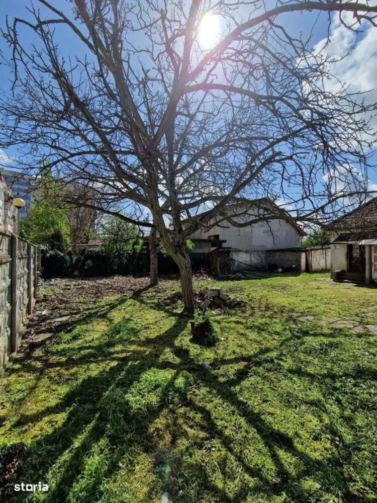 BRASADAS vinde casa cu teren 5 Ari zona Closca. - Agenția imobiliara BRASADAS vinde casa individuala in zona Closca. Investiție excelentă, posibilitate de a restaura casă existentă sau de a construi una sau două case independente noi pe terenul de 500mp. Aproape de toate serviciile principale:100m - Minimarket450m - Piața Someș500m - Spitalul Județean de Urgență600m - Supermarket Penny600m - Grădinița cu Program Prelungit700m - Școala Gimnazială1000m - Shopping City Satu Mare }}