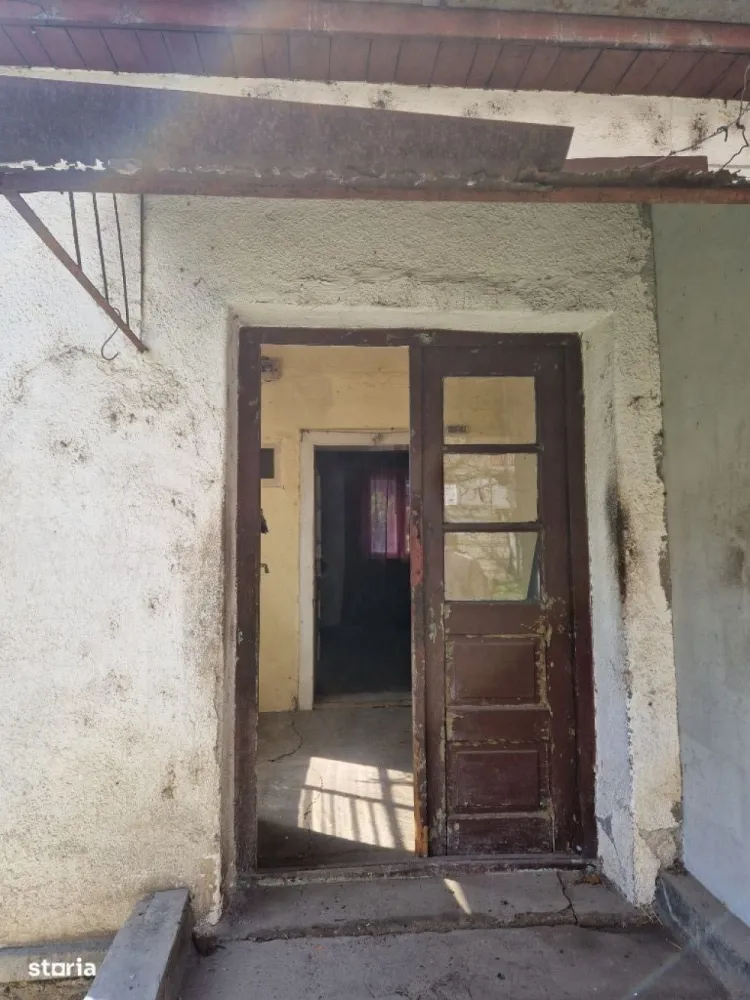 BRASADAS vinde casa cu teren 5 Ari zona Closca. - Agenția imobiliara BRASADAS vinde casa individuala in zona Closca. Investiție excelentă, posibilitate de a restaura casă existentă sau de a construi una sau două case independente noi pe terenul de 500mp. Aproape de toate serviciile principale:100m - Minimarket450m - Piața Someș500m - Spitalul Județean de Urgență600m - Supermarket Penny600m - Grădinița cu Program Prelungit700m - Școala Gimnazială1000m - Shopping City Satu Mare }}