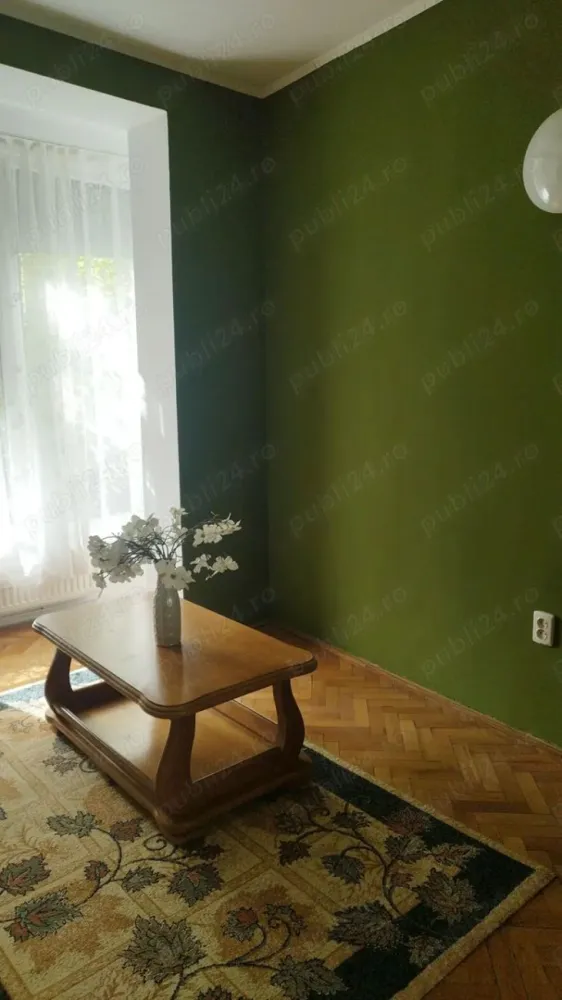 BRASADAS vinde casa cu fundație înaltă in zona 14 Mai. - Agentia Imobiliara BRASADAS vinde casa cu fundație înaltă, solidă din piatra și beton, cu 1 etaj în Satu Mare.(1 living, 3 dormitoare, 2 băi cu geam, 1 bucătărie, 1 cămară alimente mare cu fereastră, pivniță, curte proprie, centrală proprie, zona bună la 1 minut de farmacie, magazine, statia mijloc de transport în tot orașul). Se accepta schimb cu casă solidă, mai mică. Www.brasadas.com. }}