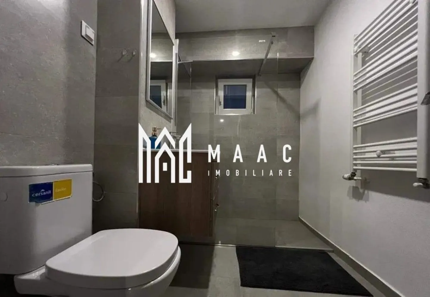 Apartament 3 camere | 80 MPU | Mobilat complet | Zona Gară - MAAC Imobiliare vă propune spre închiriere un apartament modern cu 3 camere, situat în zona Gării – una dintre cele mai conectate și accesibile zone ale Sibiului. Proprietatea se află la etajul 1 și oferă o compartimentare practică, ideală pentru locuire confortabilă pe termen lung. Detalii apartament: Apartamentul are o suprafață de 80 mp utili și include un living generos, două dormitoare decomandate, două băi complet utilate și o bucătărie mobilată și utilată complet. Este dotat cu aer condiționat și se predă complet mobilat și utilat, gata pentru a fi locuit. Beneficii: Zonă centrală, aproape de gară și mijloace de transport Acces rapid către centrul orașului Apartament luminos, spațios și bine întreținut Potrivit pentru familie, cuplu sau studenți Pentru mai multe detalii sau pentru a programa o vizionare, vă rugăm să ne contactați. Specificați ID-ul CP2851575. }}