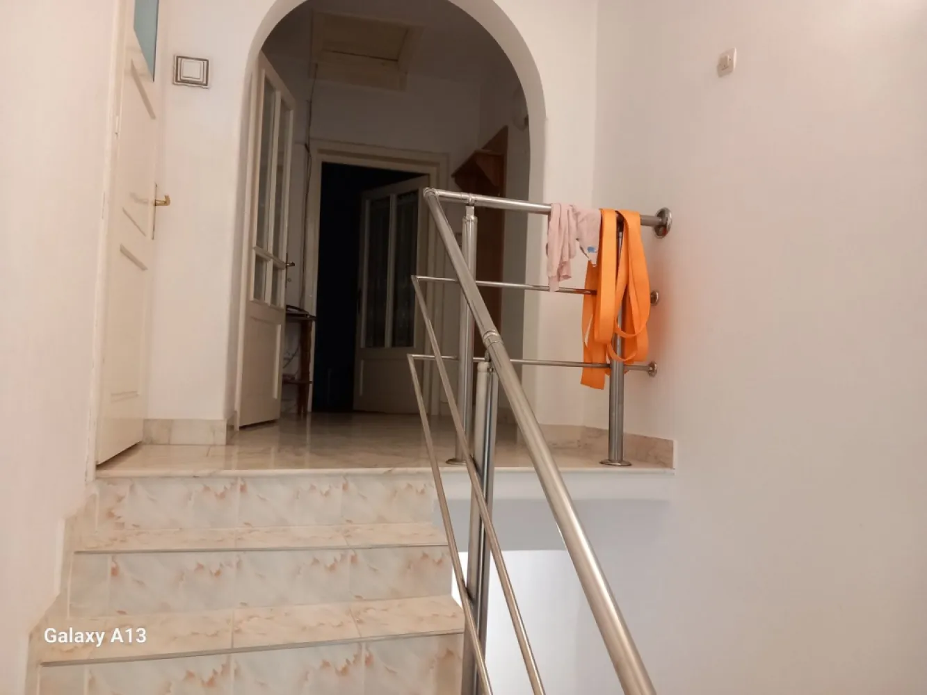 BRASADAS vinde casa 2 cam cu etaj 6 ari zona Bercu Rosu.