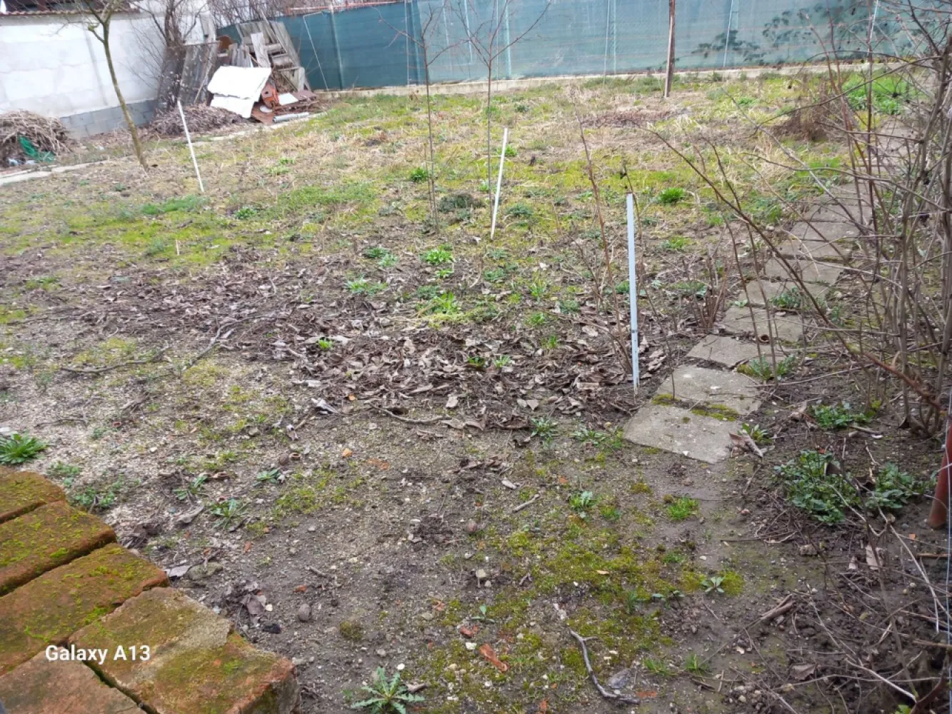 BRASADAS vinde casa 2 cam cu etaj 6 ari zona Bercu Rosu.