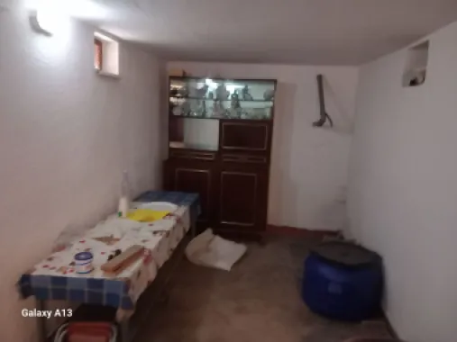 BRASADAS vinde casa 2 cam cu etaj 6 ari zona Bercu Rosu.