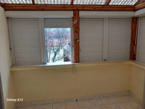 BRASADAS vinde casa 2 cam cu etaj 6 ari zona Bercu Rosu.