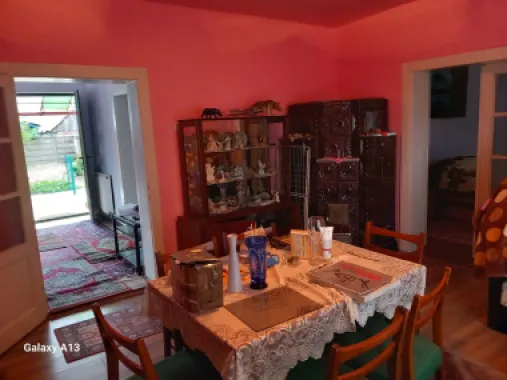 BRASADAS vinde casa 3 camere cu teren 4.5 ari în zona UNIRII.