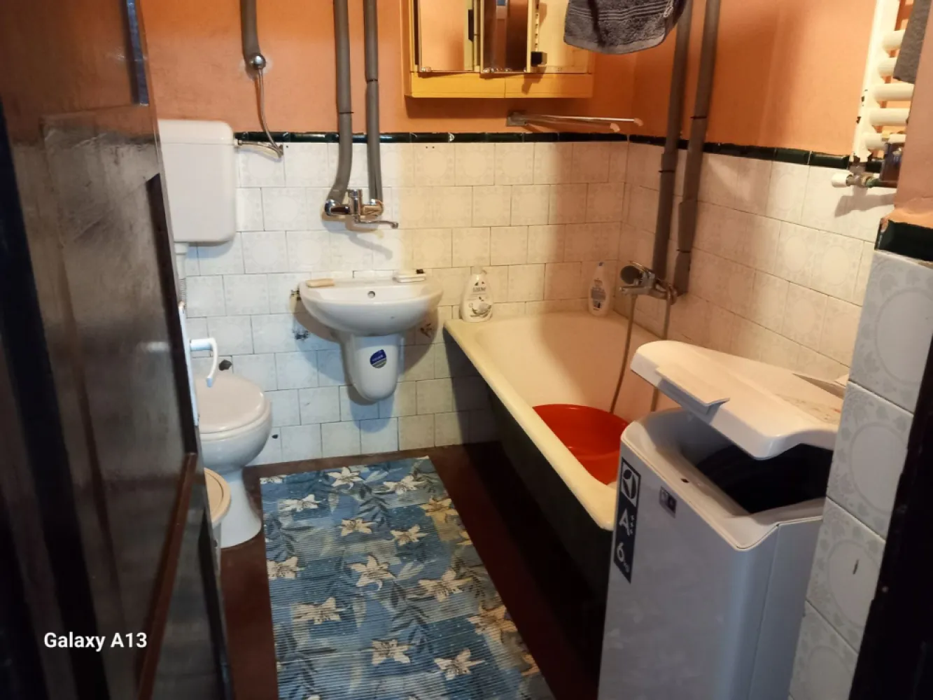 BRASADAS vinde casa 3 camere cu teren 4.5 ari în zona UNIRII.