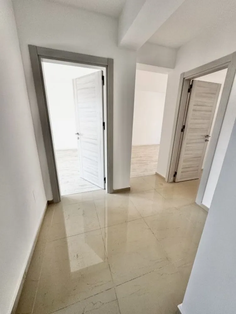 Ap. doua camere zona Militari Residence DOUA BALCOANE - TVA INCLUS !! Comision 0% Bine ati venit intr-o oaza de confort și rafinament în inima cartierului Militari Residence! Aceasta proprietate îți oferă o oportunitate unică de a locui într-un spațiu elegant, perfect adaptat pentru nevoile tale. Detalii Cheie: Locație Ideală: Situat în cartierul Militari Residence, acest apartament oferă acces facil la toate facilitățile urbane, incluzând magazine, restaurante, parcuri și centre de învățământ. Design Modern: Cu finisaje de înaltă calitate, acest apartament emană eleganță și confort. Spațiile luminoase și bine iluminate se îmbină perfect pentru a crea un ambient primitor și relaxant. 2 Camere Spațioase: Cu două camere generoase, acest apartament este potrivit pentru cupluri sau familii mici în căutarea unei locuințe confortabile și practică. Balcon Privat: Beneficiază de doua balcoane, unde poți savura o cafea în timp ce te bucuri de aerul proaspăt și de priveliștea încântătoare a cartierului. Facilități Suplimentare: Parcare Asigurată: poti beneficia contra-cost de loc de parcare privat, oferindu-ți comoditate și siguranță pentru mașină. Securitate 24/7: Militari Residence este un cartier sigur, astfel încât să te poți bucura de liniște și pace în fiecare zi. Acces Rapid la Transport Public: Cu acces ușor la mijloacele de transport în comun, te vei bucura de conexiuni rapide către orice destinație din București. Nu rata ocazia de a locui într-un apartament ce oferă combinația perfectă între confort, stil și funcționalitate. Contactează-ne astăzi pentru a programa o vizionare și a începe o nouă etapă a vieții tale într-o locuință de vis! }}